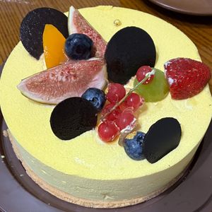 6" mango passionfruit mousse cake, ordered in advance for in-store pick-up (but can also be delivered) at IJySheng Minquan 一之軒 民權店 in Taipei