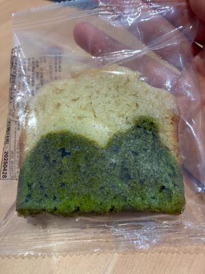 Matcha pound cake slice at IJySheng Minquan 一之軒 民權店 in Taipei