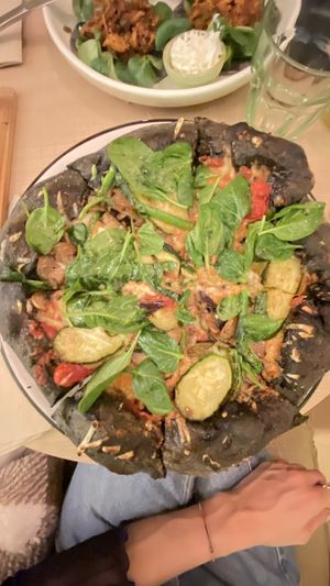 Pizza vegana 🌱   at A Vocados - Granollers  in Granollers