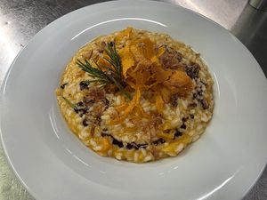 Risotto vegano con zucca e cipolla fritta at Hotel Dolomiten Ristorante Pizzeria in Dobbiaco