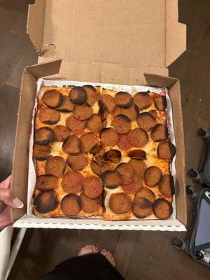 Vegan pepperoni gluten free   at Prime Pizza in El Segundo