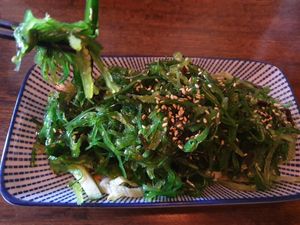 Seetangsalat, eine großzügige Portion und wunderbar erfrischend! at Vegan Dimo in Berlin