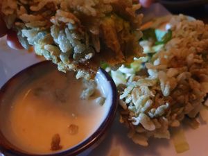 Avocado in einem fluffig-knusprigen Mantel! Ein kulinarischer Höchstflug für uns! at Vegan Dimo in Berlin