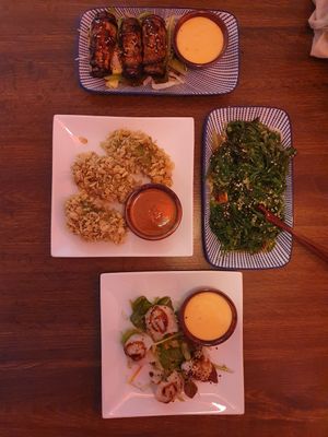 Gebratene Avocado und Seetangsalat at Vegan Dimo in Berlin