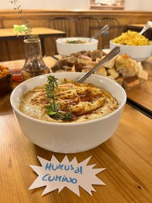 Tradicional hummus at Alchimia Vegetale in Pontassieve