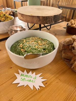 Green fabolous hummus  at Alchimia Vegetale in Pontassieve