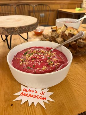 Pink incredible hummus! at Alchimia Vegetale in Pontassieve