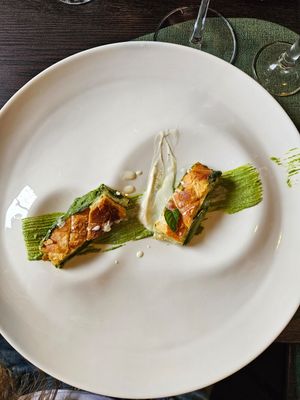 Strudel di spinacio ed anacardo con salsa allo yogurt e menta at Alchimia Vegetale in Pontassieve