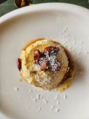 PannaCotta di carote e cardamomo con cocco e mandorle at Alchimia Vegetale in Pontassieve