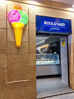 Una de las heladerías. at Gelatería Boulevard in San Sebastian