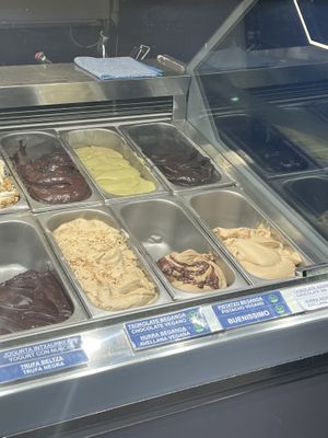 vegan „milk“- gelato flavours   at Gelatería Boulevard in San Sebastian