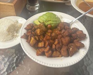 Fried cauliflour, rice, avocado, plantains, beans in sauce  at El Jardín de Jardín in Jardin