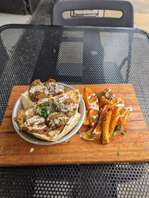 Sándwich de falafel con papas fritas at La Hummusería in Buenos Aires