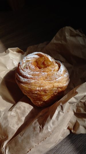 salted caramel cruffin 90czk (≈3,60€) at Version Coffee in Prague