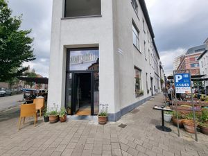 On the corner, terrace on both sides at Planttrekkerij  in Antwerpen