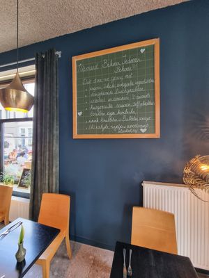 Sign: niemand bekeren, iedereen bekoren! at Planttrekkerij  in Antwerpen