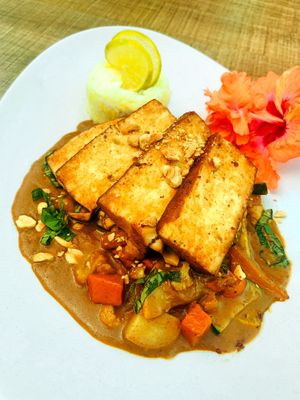 Smoke Tofu & Madras Curry Vegetables at Shangri-La Springs in Bonita Springs