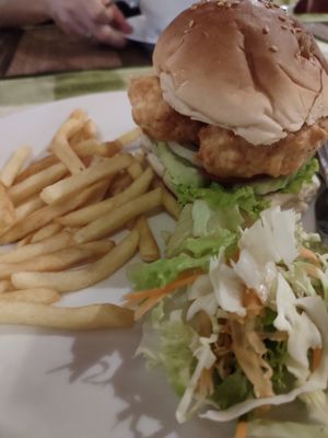 Hamburguesa de tofu at Pranee's Kitchen in Koh Tao