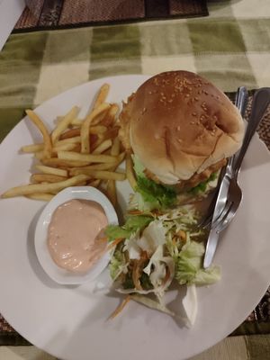 Hamburguesa de tofu at Pranee's Kitchen in Koh Tao