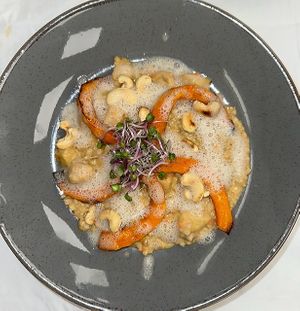 Kartoffel-Buchweizen-Curry
Kürbis/ Zitronengras/Minze 
Cashew -Vegan at 51° in Leukerbad