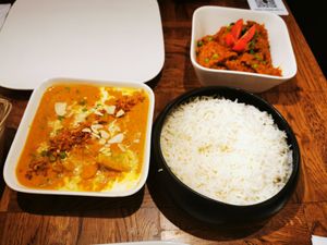 Baingan bharta et curry de légumes at Spoonful of India in Brussels