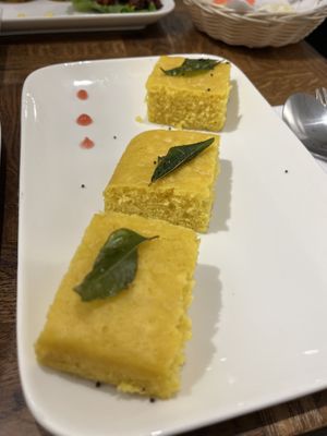 Khaman Dhokla (4) plant 🌱   at Spoonful of India in Brussels