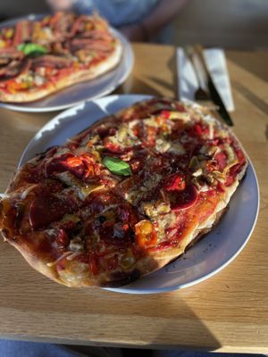 Artichoke chilli peperoni pizza  at Mitbaaaart in Kiel