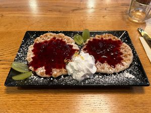 Waffeln mit Beeren  at Mitbaaaart in Kiel