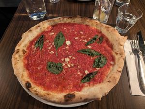 Marinara at Pizzeria Via Tribunali in Aekaeslompolo