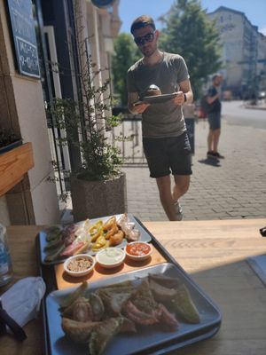 Het is wel zelfbediening at Momos - Organic Veggie Dumplings in Berlin