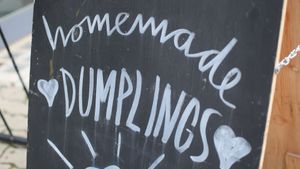 sign at Momos - Organic Veggie Dumplings in Berlin