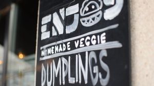 sign at Momos - Organic Veggie Dumplings in Berlin