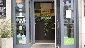 outside/inside at Momos - Organic Veggie Dumplings in Berlin