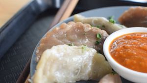 steamed momos at Momos - Organic Veggie Dumplings in Berlin