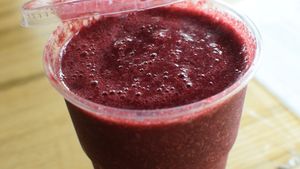 berry smoothie at Momos - Organic Veggie Dumplings in Berlin
