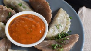 steamed momos at Momos - Organic Veggie Dumplings in Berlin