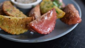 spicy seitan and chickpea pumpkin momos at Momos - Organic Veggie Dumplings in Berlin