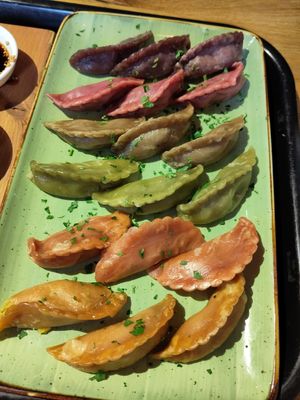 Vegan tast platter at Momos - Organic Veggie Dumplings in Berlin