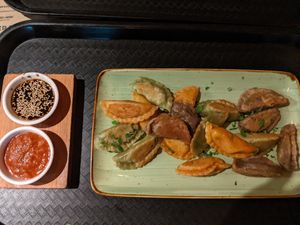 Large with Cheeky Chickpea, Bro-Shi-To & Champ Lover dumplings and Spicy Tomato & Soy-Sesame dips (12,90€) - 4/5 at Momos - Organic Veggie Dumplings in Berlin