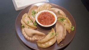 Broccoli-shiitaki-tofu and potato-cabbage-carrot fillings with mitho dip steamed dumplings at Momos - Organic Veggie Dumplings in Berlin