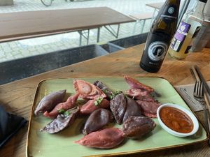 Raviolis aubergines et seitan  at Momos - Organic Veggie Dumplings in Berlin