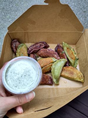 Brokkoli und Aubergine angebraten mit Minzdip at Momos - Organic Veggie Dumplings in Berlin