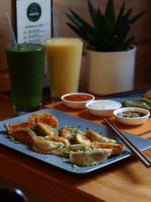 smoothies & dumplings at Momos - Organic Veggie Dumplings in Berlin