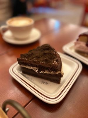 chocolate cake at Ashville Bakery Cafe - 애쉬빌 베이커리 카페 in Seoul