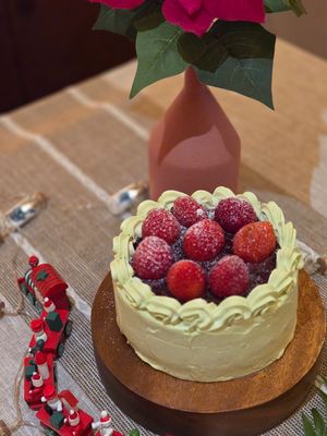 Winter Season 
whole cake
Strawberry feat.
Pistachio at Ashville Bakery Cafe - 애쉬빌 베이커리 카페 in Seoul