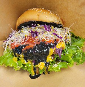 芝麻熔岩堡 at Fu Xin Yuan - 這素漢堡 in New Taipei City