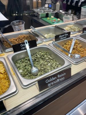 Topping choices  #Veganuary at Oakberry Acai in Bangkok