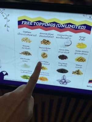 Love unlimited toppings #Veganuary at Oakberry Acai in Bangkok