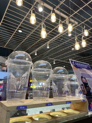 4 sizes #Veganuary at Oakberry Acai in Bangkok