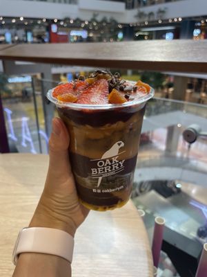 2nd biggest choice - unlimited toppings 280thb #Veganuary at Oakberry Acai in Bangkok